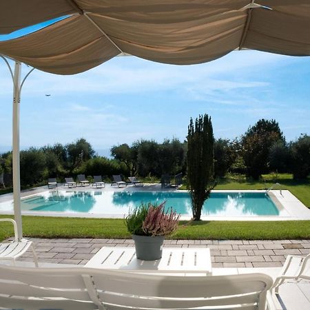 Villa Athena Charme Манерба-дель-Гарда Экстерьер фото